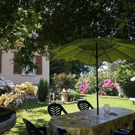 Au Jardin Fleuri Bed & Breakfast Secondigny Екстериор снимка