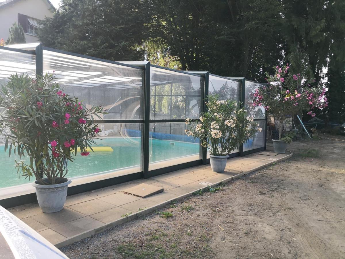 Au Jardin Fleuri Bed & Breakfast Secondigny Екстериор снимка