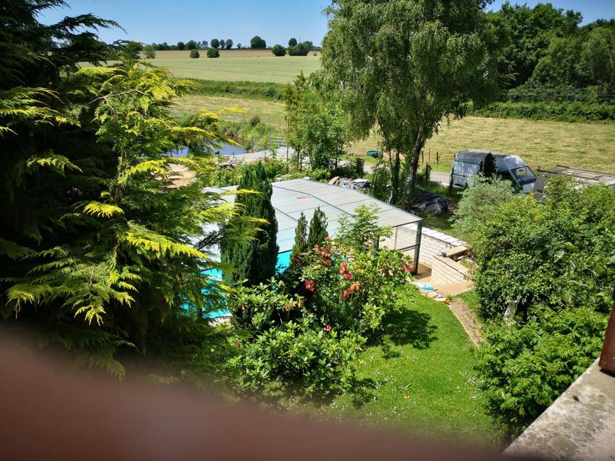 Au Jardin Fleuri Bed & Breakfast Secondigny Екстериор снимка