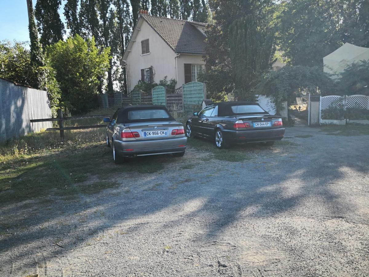 Au Jardin Fleuri Bed & Breakfast Secondigny Екстериор снимка